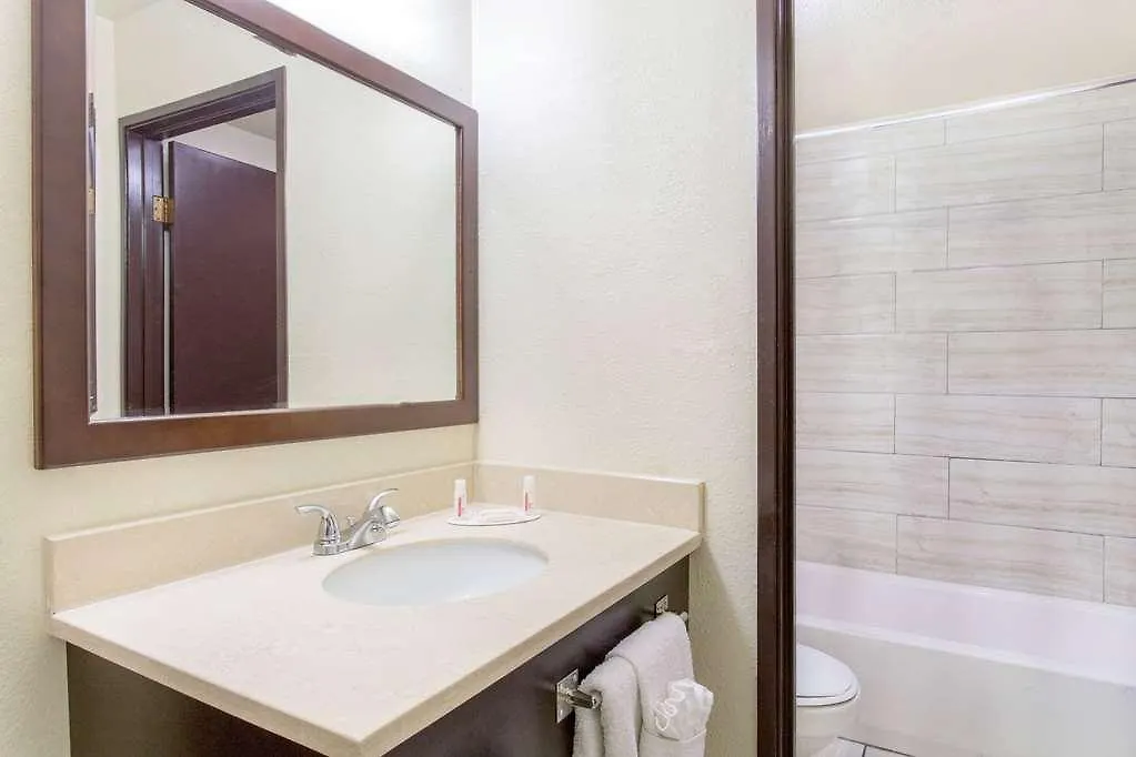 Days Inn Las Vegas Airport מלון