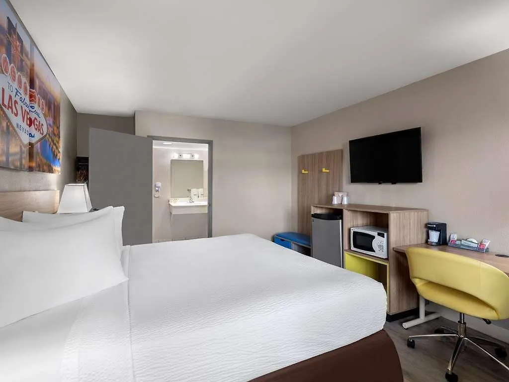 Days Inn Las Vegas Airport מלון